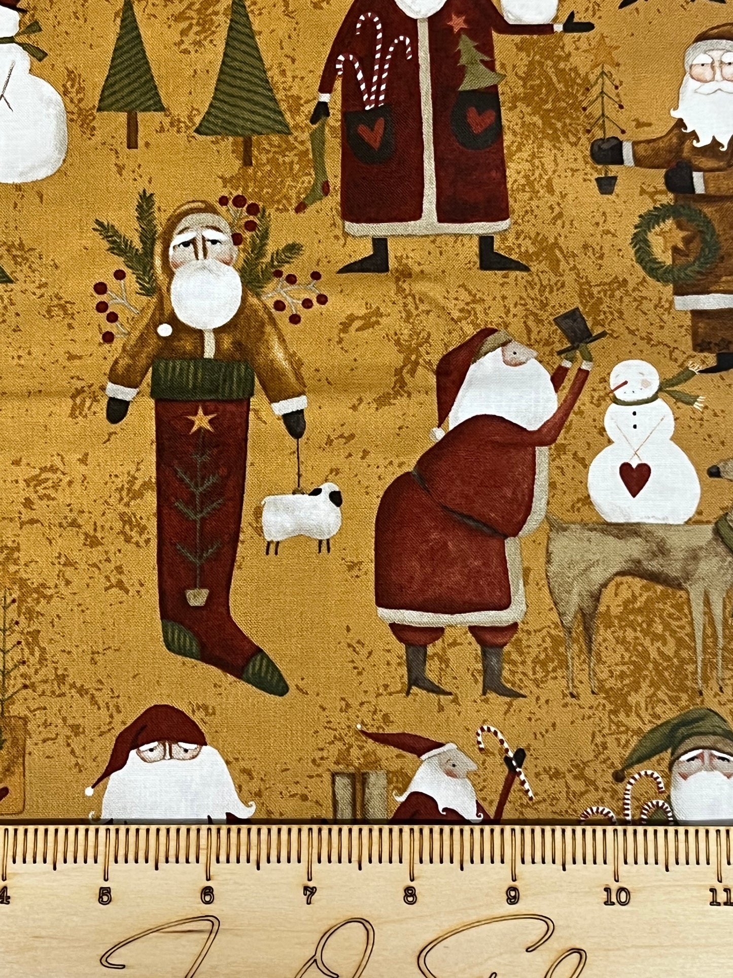 Christmas quilting fabric fat quarter featuring Teresa Kogut’s primitive Santa design for Riley Blake.