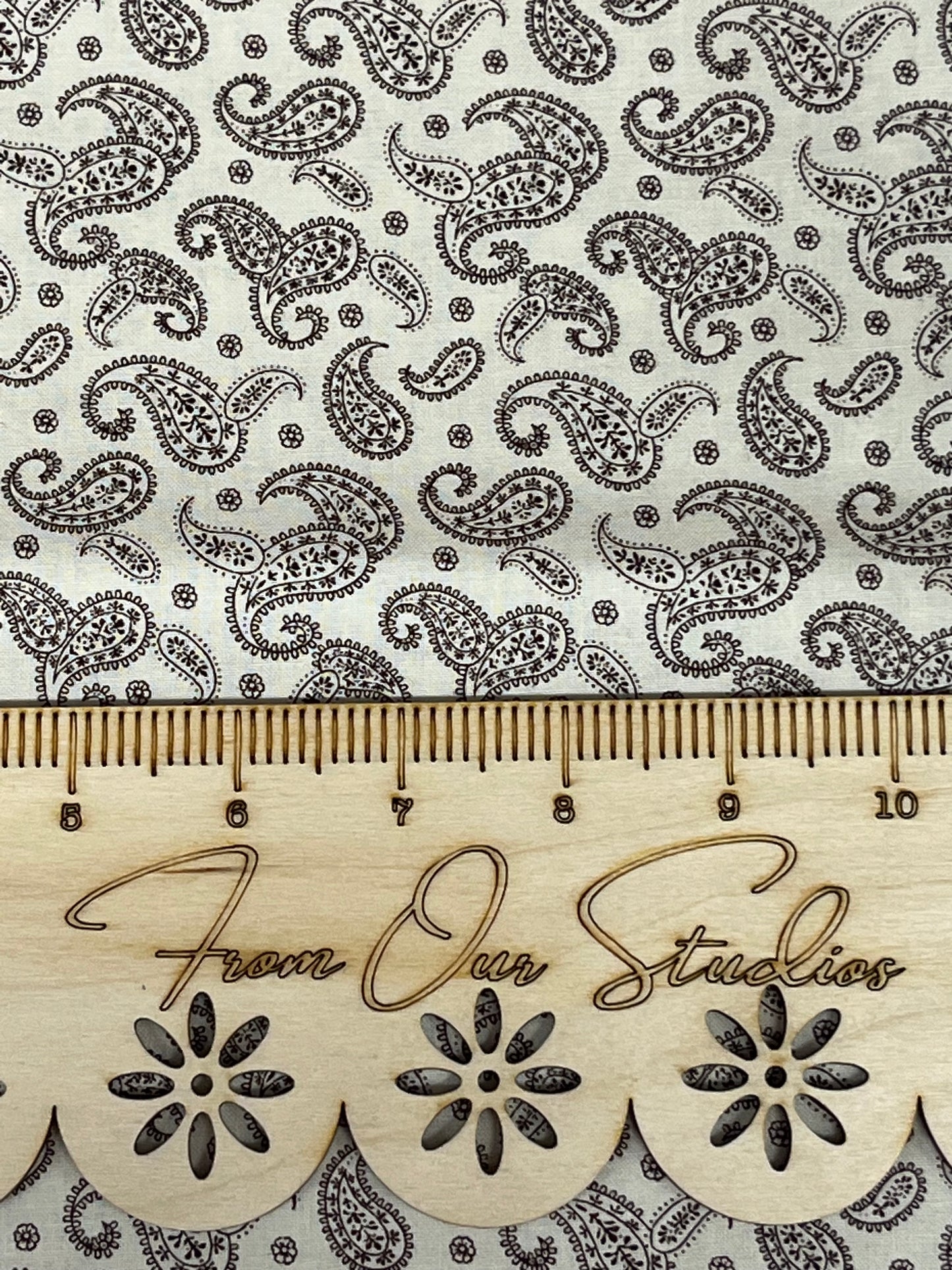 Medium-scale cream and brown paisley print fabric, 100% cotton fat quarter, ideal for patchwork, crafts, and journal making.