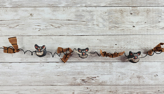 Scaredy Cat Prim Garland