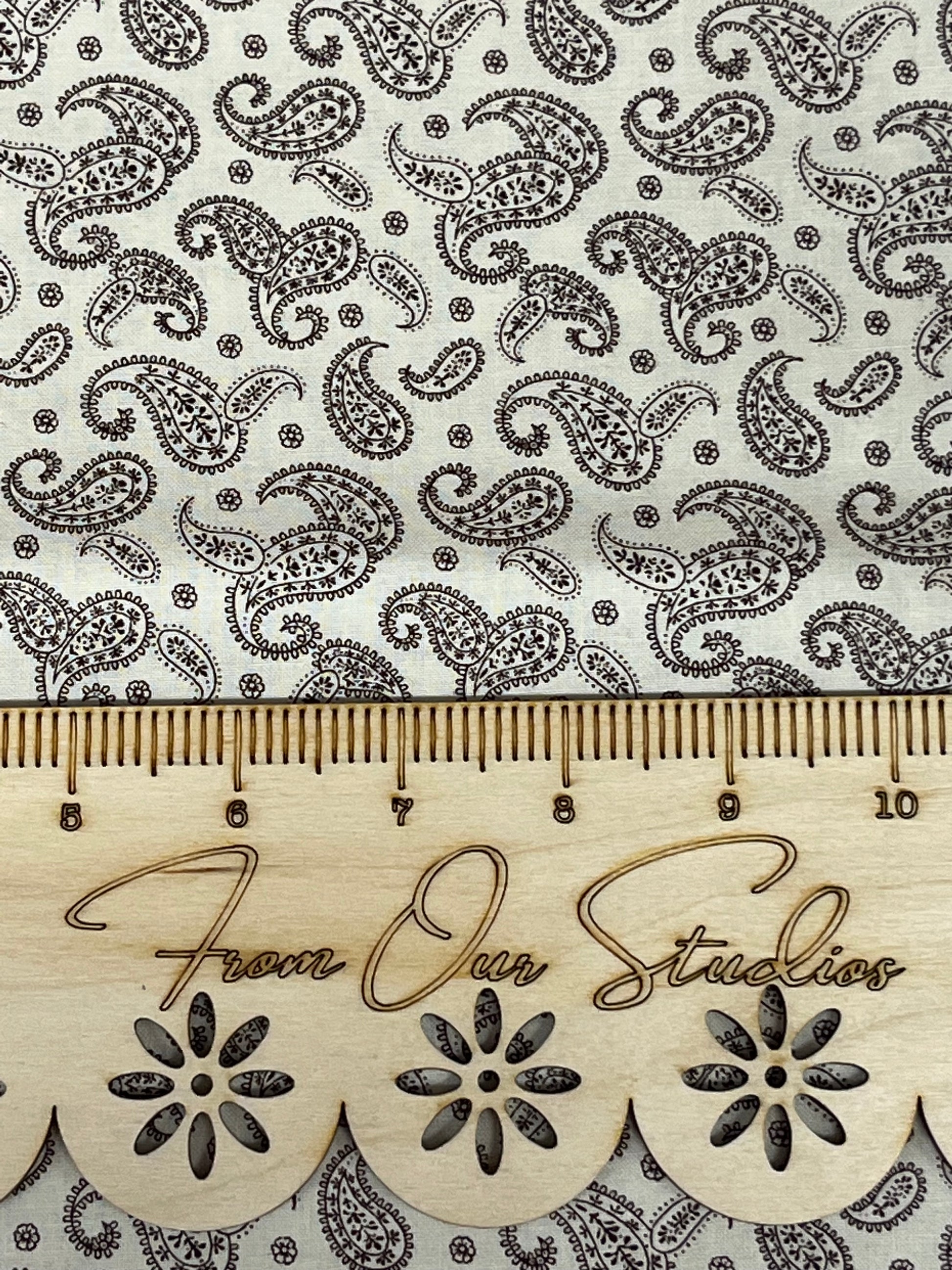 Medium-scale cream and brown paisley print fabric, 100% cotton fat quarter, ideal for patchwork, crafts, and journal making.