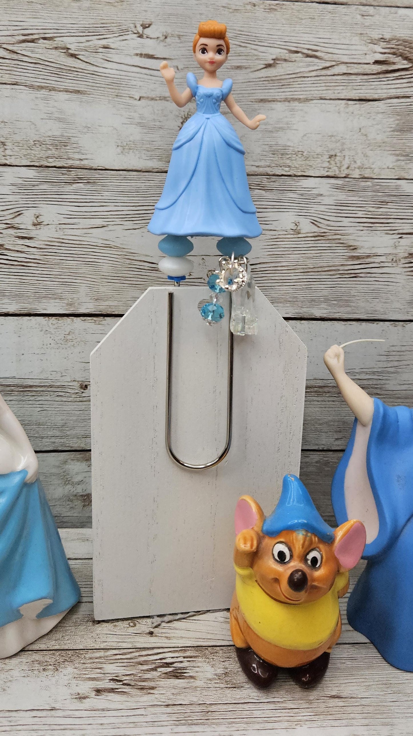 Cinderella Junk Journal Paperclip Bookmark, Oversized Figurine Beaded Clip, Fairytale Novel Diary Planner Accessory, Enchanting Gift for Boo